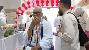 JEMAAH-HAJI-BATAM-Jemaah-haji-asal-embarkasi-Batam-BTH-kloter-15-tiba-di-Makkah.jpg