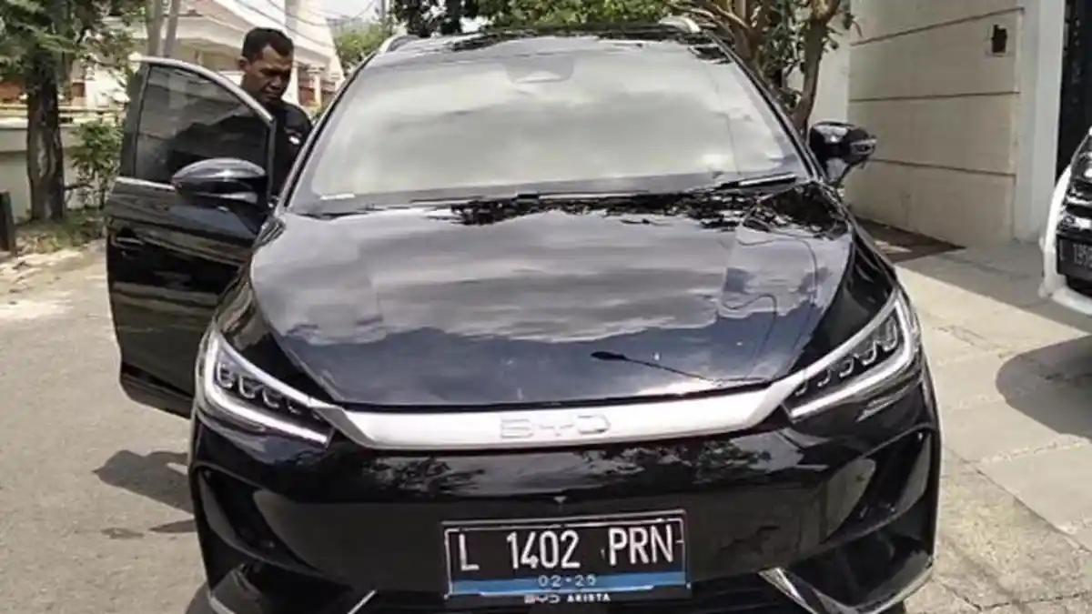 Mulai Pakai Mobil Listrik sebagai Mobil Dinas, Wakil Wali Kota Surabaya ...