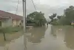 Hujan Deras, Warga Tambun Puasa di Tengah Kepungan Banjir