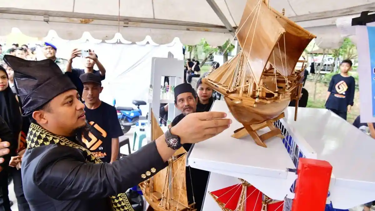 Profil Andi Sudirman Gubernur Sulsel Sejahterakan UMKM, Hasil Kerajinan di Bulukumba Dapat 'Jempol'