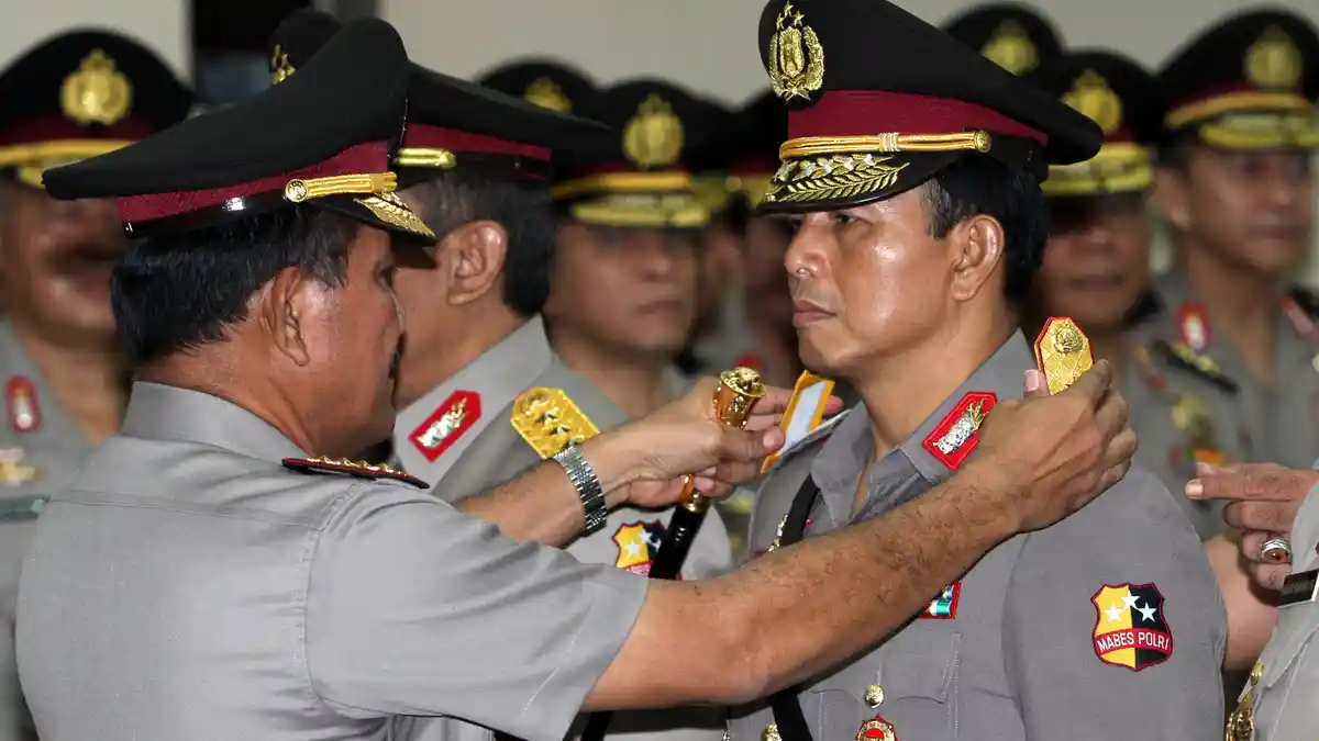 Komjen. Pol. Purn Drs. Ari Dono Sukmanto, S.H.
