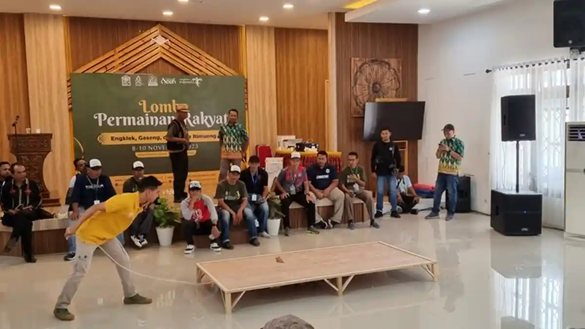 Lomba Gaseng pada PKA Ke-8 di Museum Aceh Lestarikan Permainan Rakyat