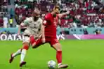 Aksi Duel Issam Jebali dengan Christian Eriksen