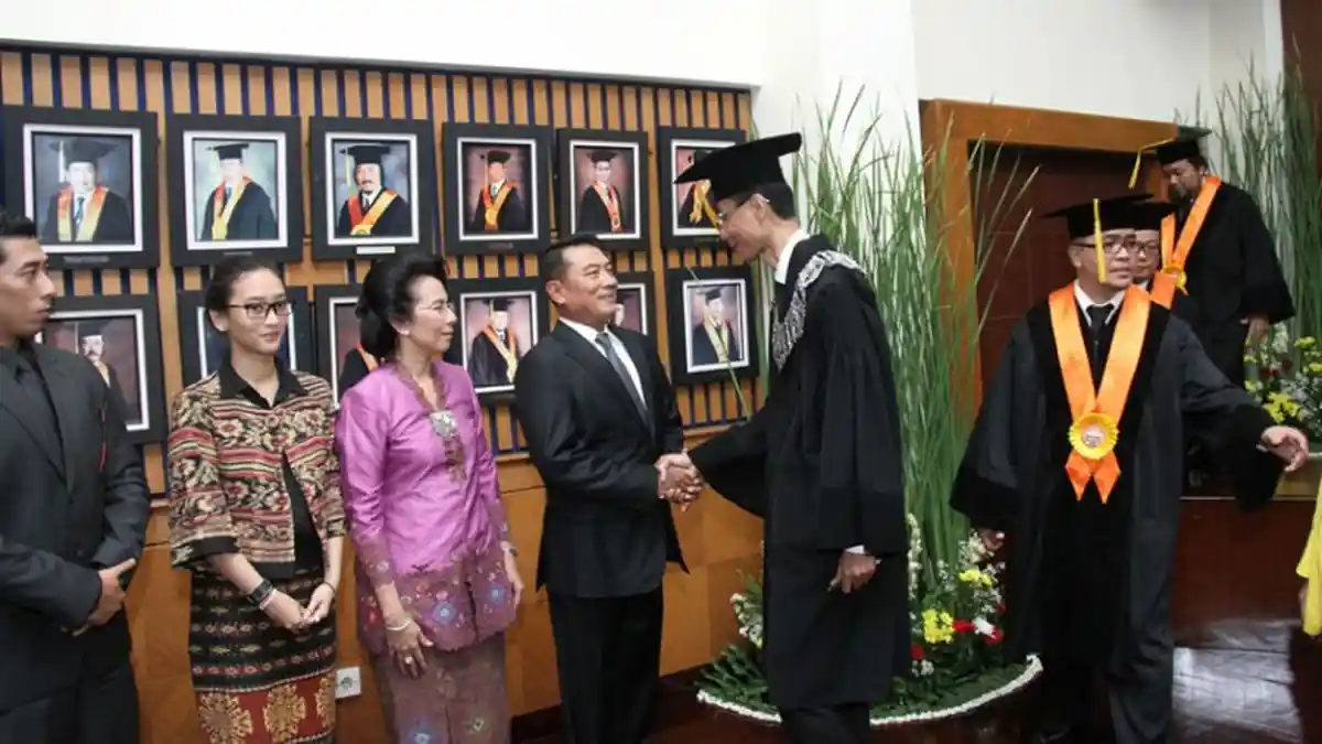 Predikat Sangat Memuaskan, Jenderal TNI Moeldoko Raih Doktor