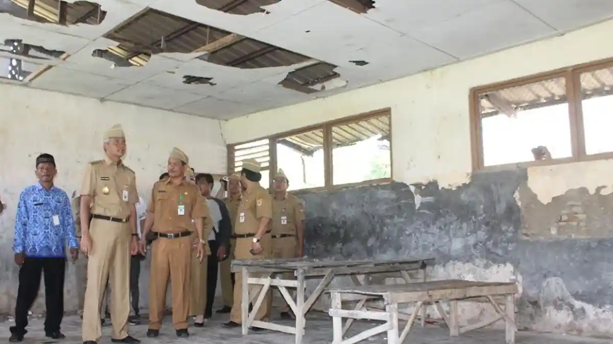 Sekolah-sekolah Rusak, Ganjar: Kami Hadir Tidak Mencari Kesalahan Tapi Menggugah Perasaan