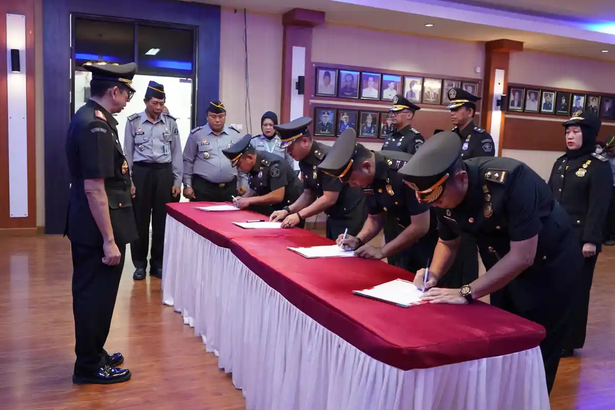 Kepala Kanwil Kemenkumham Sulteng Lantik Pejabat Manajerial Lingkup Kantor Imigrasi Palu