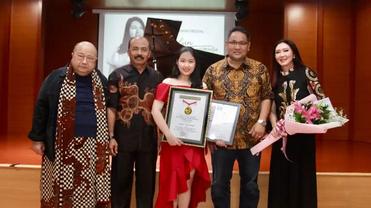 Evelyn Catatkan Rekor Pianis Termuda Memainkan 