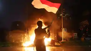Demo-Mahasiswa-Ricuh-di-Depan-Polda-Metro-Jaya_20250829_222554.jpg