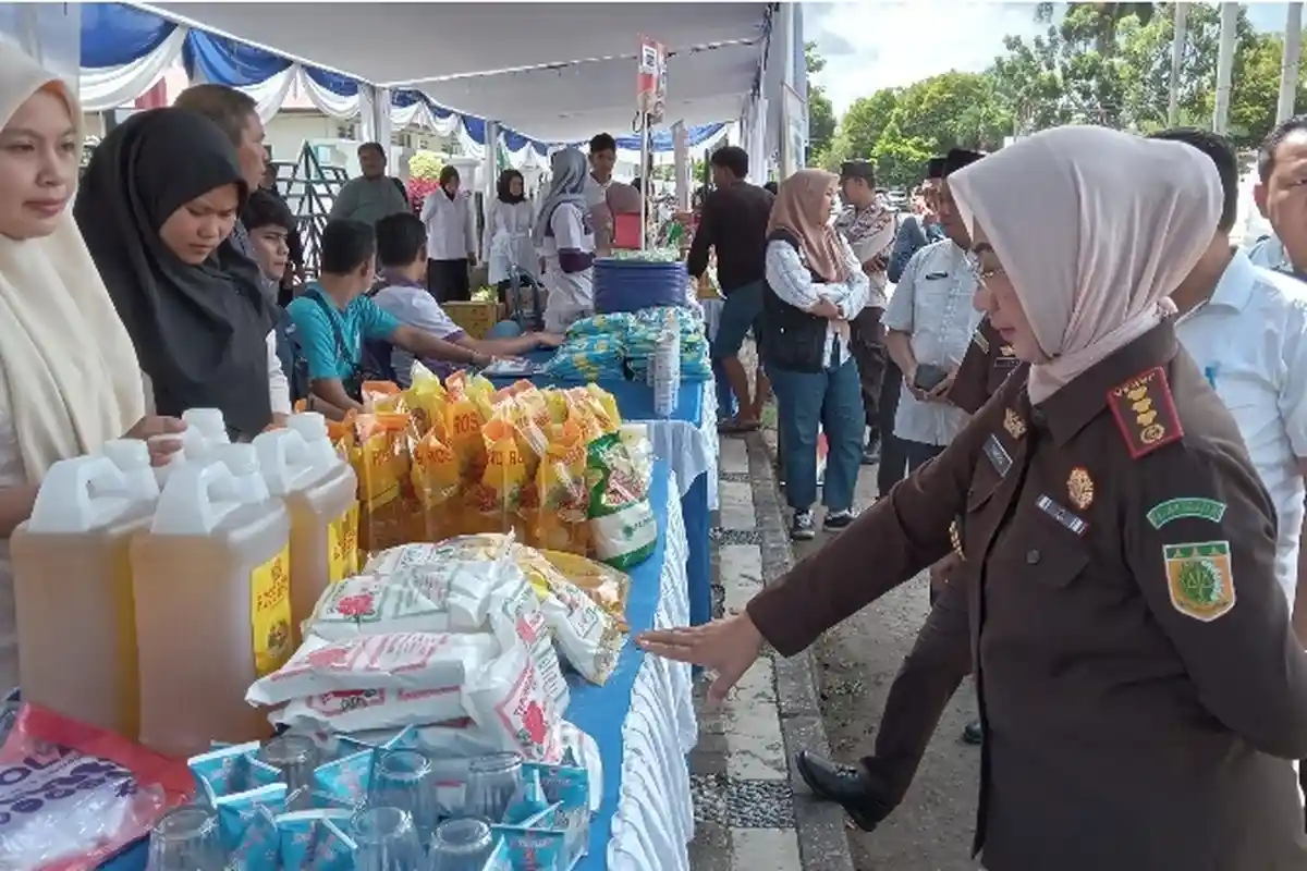 Pasar Murah Kerja Sama Kejari dan Pemkot Bengkulu, Warga Bisa Dapatkan Sembako Lebih Murah