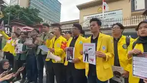 mahasiswa-UI-UPN-Veteran-Jakarta-PNJ-demo-unjjuk-rasa-Mabes-Polri-Jakarta.jpg