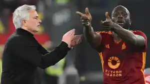 Jose-Mourinho-dan-Romelu-Lukaku-AS-Roma-040124.jpg