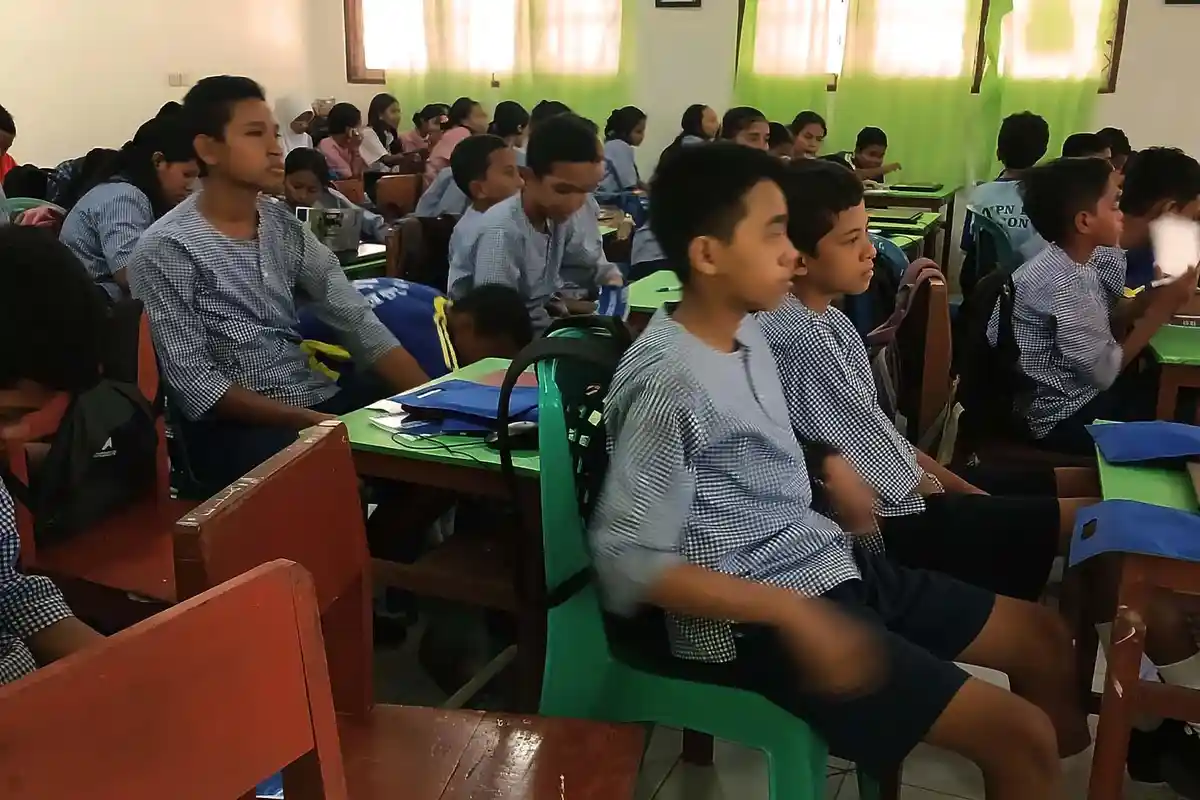 Guru dan Murid Belajar Dasar Keamanan Akun Medsos, Makin Cakap Digital Episode 39 di Ambon