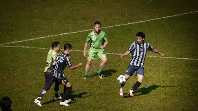 Drama Adu Penalti Warnai Final Turnamen Sepak Bola Kemerdekaan di Stadion Gajayana Malang
