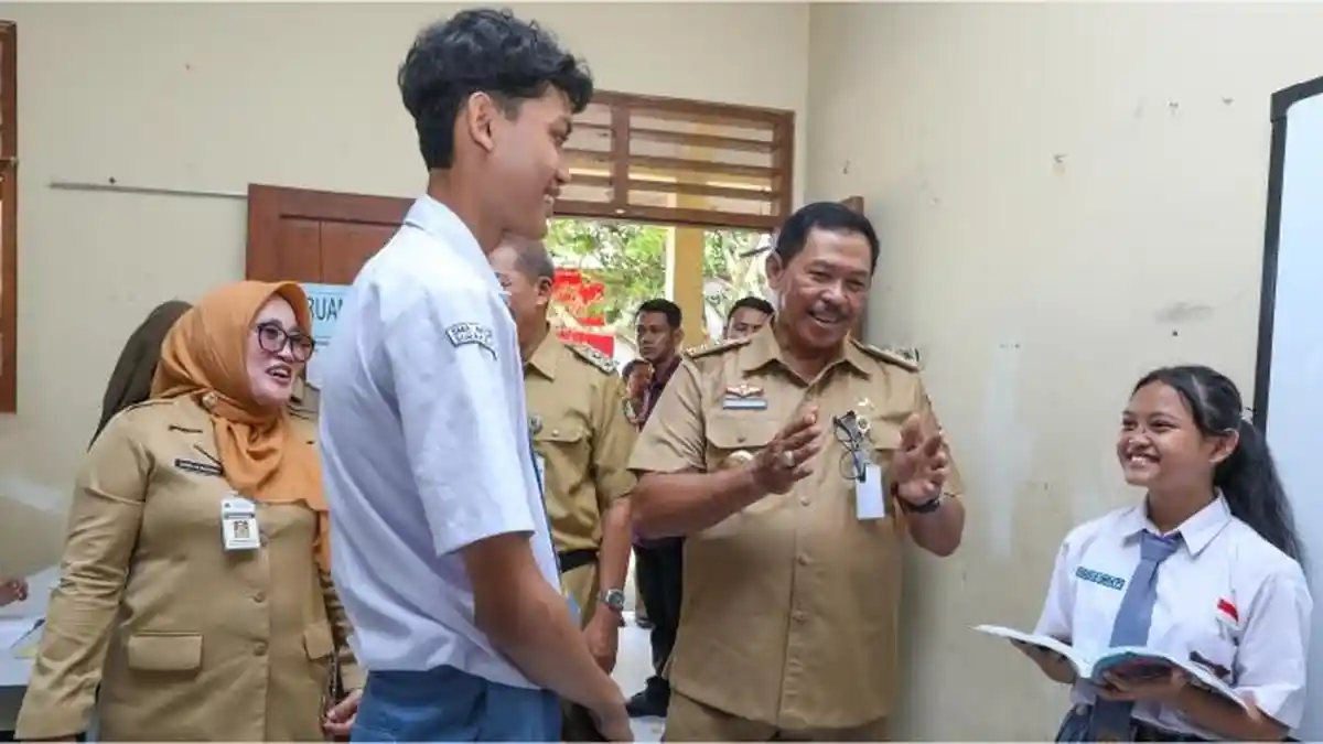 Pj Gubernur Jateng Luncurkan PPDB 2024/2025, Panitia Diminta Buka Posko Aduan