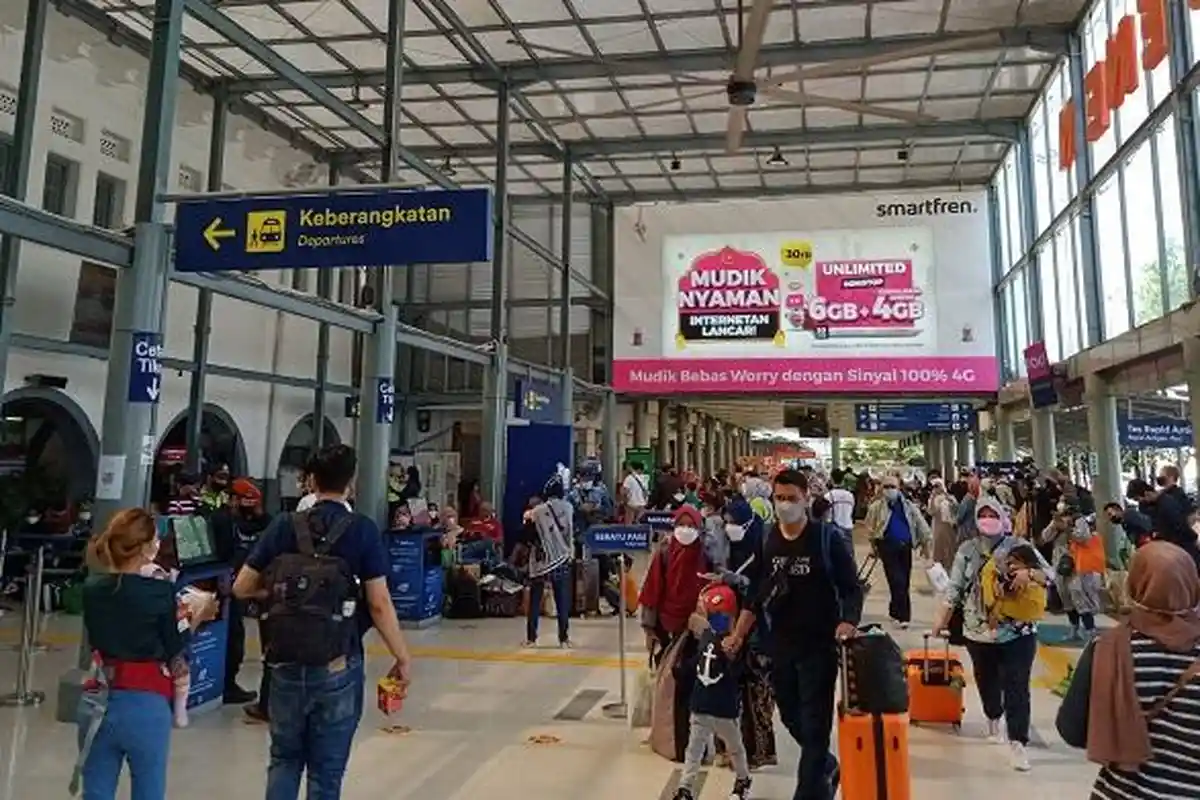 Pemudik yang Menggunakan Jasa Kereta Api Meningkat di Hari Kedua Lebaran