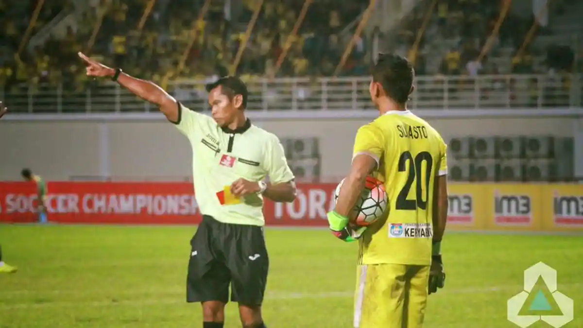Hanya Ada 2 Wasit yang Adil Ketika Memimpin Pertandingan Persib Bandung, Siapa Mereka?