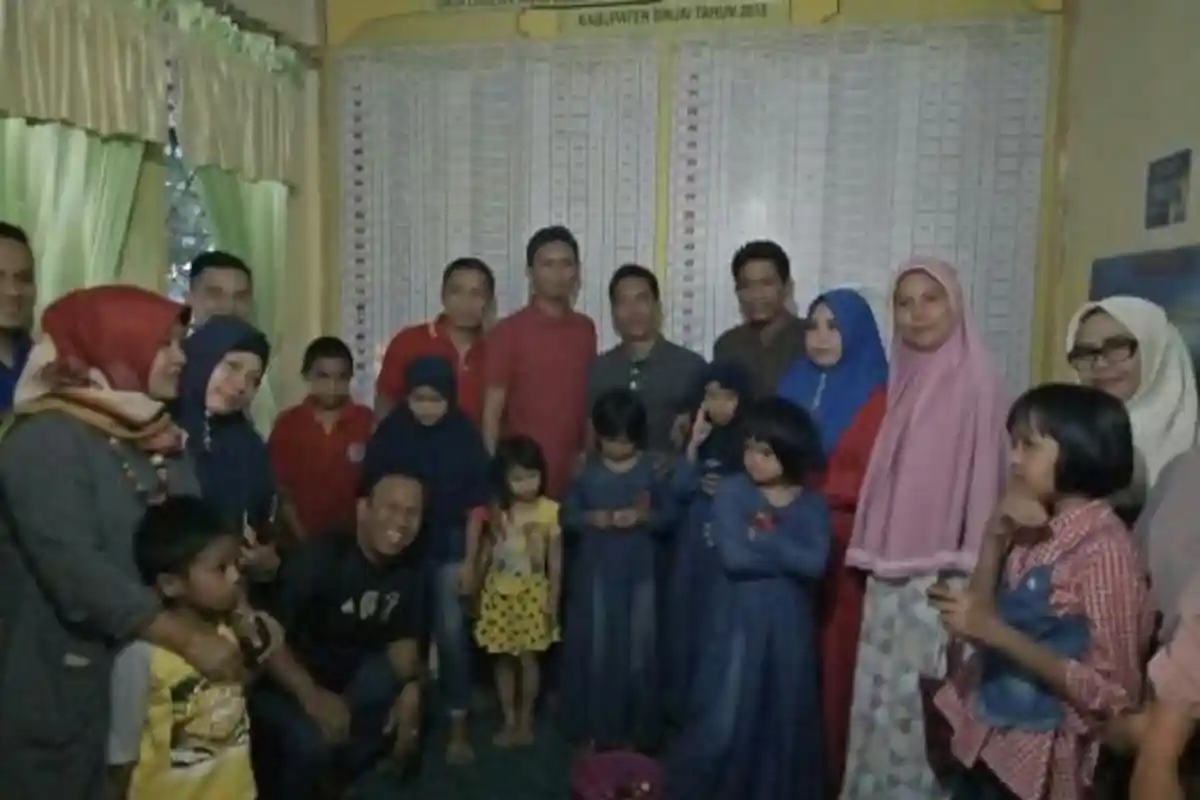 Peserta Diklatpim IV Sinjai Beri Bingkisan ke Penyandang Disabilitas