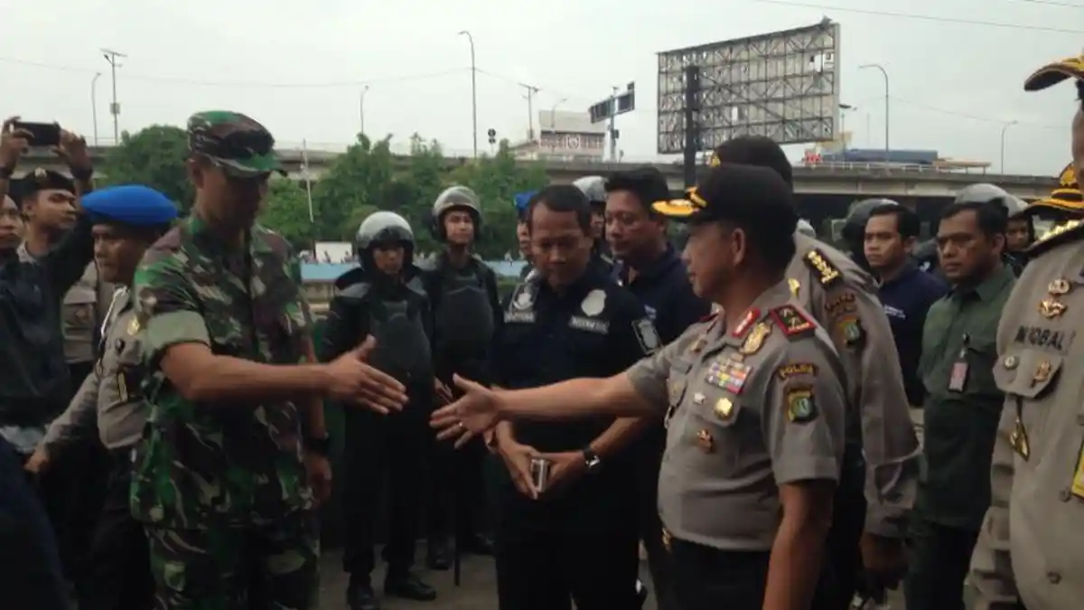 Lihat Tentara dan Polisi, Petugas Keamanan Cafe 88 Kalijodo Langsung Tak Sadarkan Diri