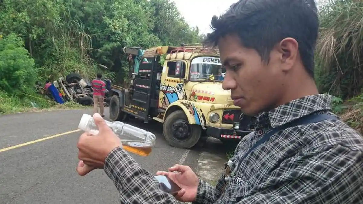 Truk Tangki Terguling di JLS Tulungagung Ternyata Muat Solar Bersubsidi, Diduga Angkutan Ilegal