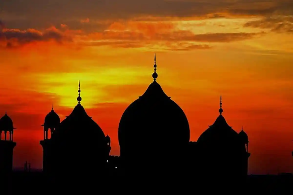 Simak Bacaan Doa Setelah Sholat Maghrib dengan Latin & Terjemahan, Menambah Pahala & Mengampuni Dosa