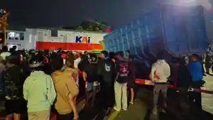 Update-Tabrakan-KA-Dhoho-di-Blitar-Polisi-Dalami-Truk-Nekat-Terobos-Palang-Rute-ke-Malang-Batal.jpg
