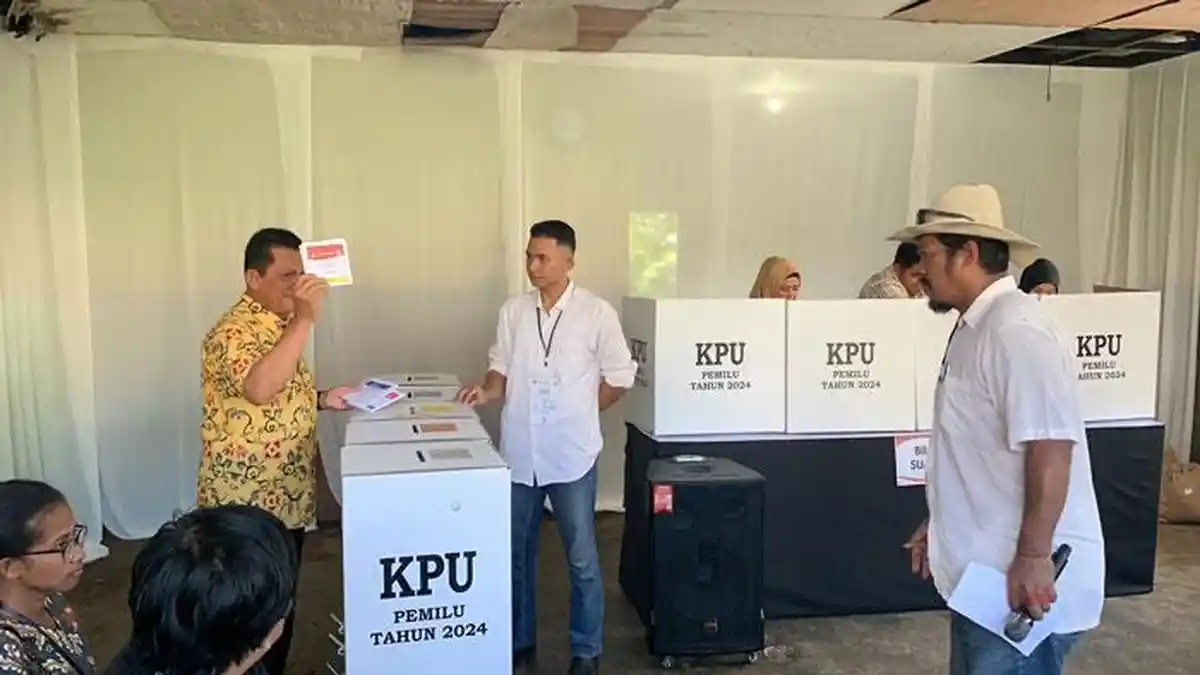Gubernur Kepri Nyoblos bersama Istri dan Bupati Bintan Robby Kurniawan