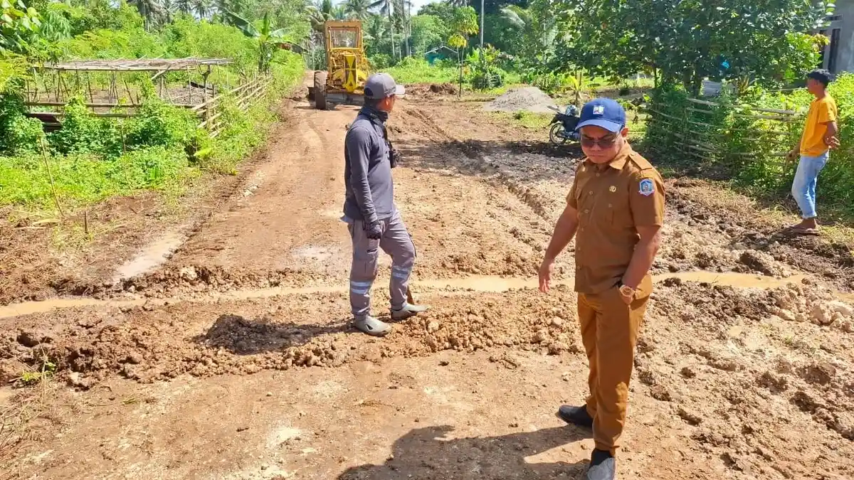 Proyek Jalan Desa Muhajirin Baru dan Pandanga di Morotai Maluku Utara Segera Rampung