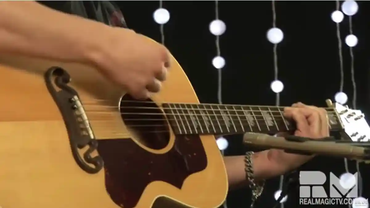 Chord Lagu Fall For You - Secondhand Serenade, Mulai dari (Am)