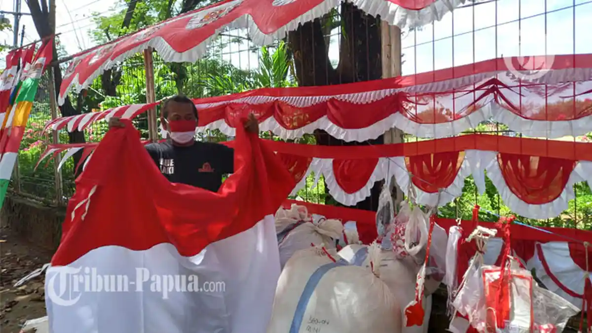 Jelang 17 Agustus Deretan Bendera Merah Putih Mulai Terlihat di Kota Jayapura