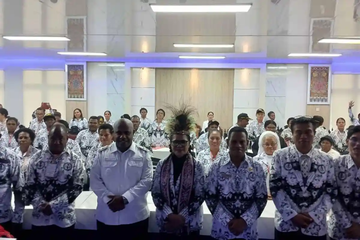 Dilantik Ketua PGRI Maybrat, Apolos Taa Prioritaskan Kartu Anggota dan Tunjangan Guru