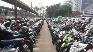 kompascom-ilustrasi-parkir-sepeda-motor.jpg