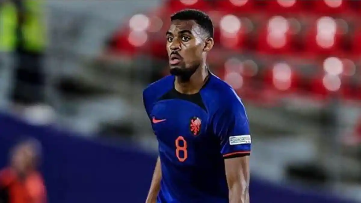 SOSOK Ryan Gravenberch yang Direbutkan Liverpool & Man Utd: Gaya Bermain Seperti Pogba