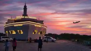 WISATA-RELIGI-Masjid-Kapal-Pesiar-Al-Fauzan-di-Sumbar.jpg