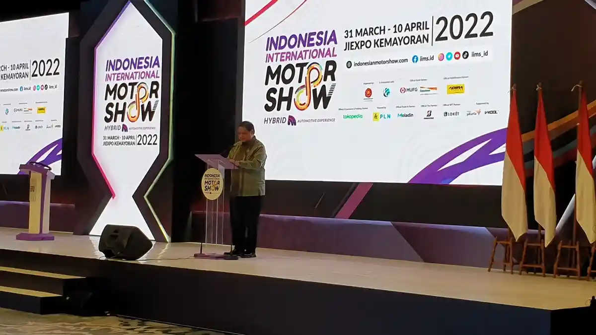 Buka IIMS 2022, Menko Perekonomian Airlangga: 3 Pabrikan Rilis Mobil Listrik