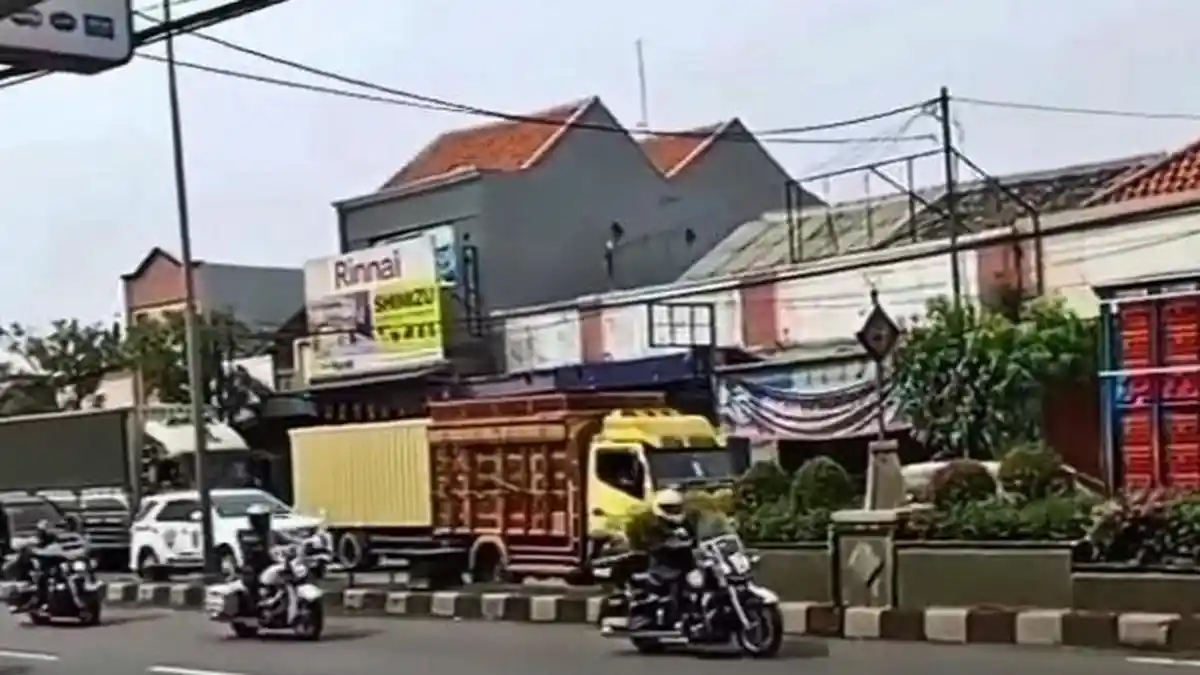 Viral Video Rombongan Moge Lawan Arus Saat Macet di Jalur Pantura Batang