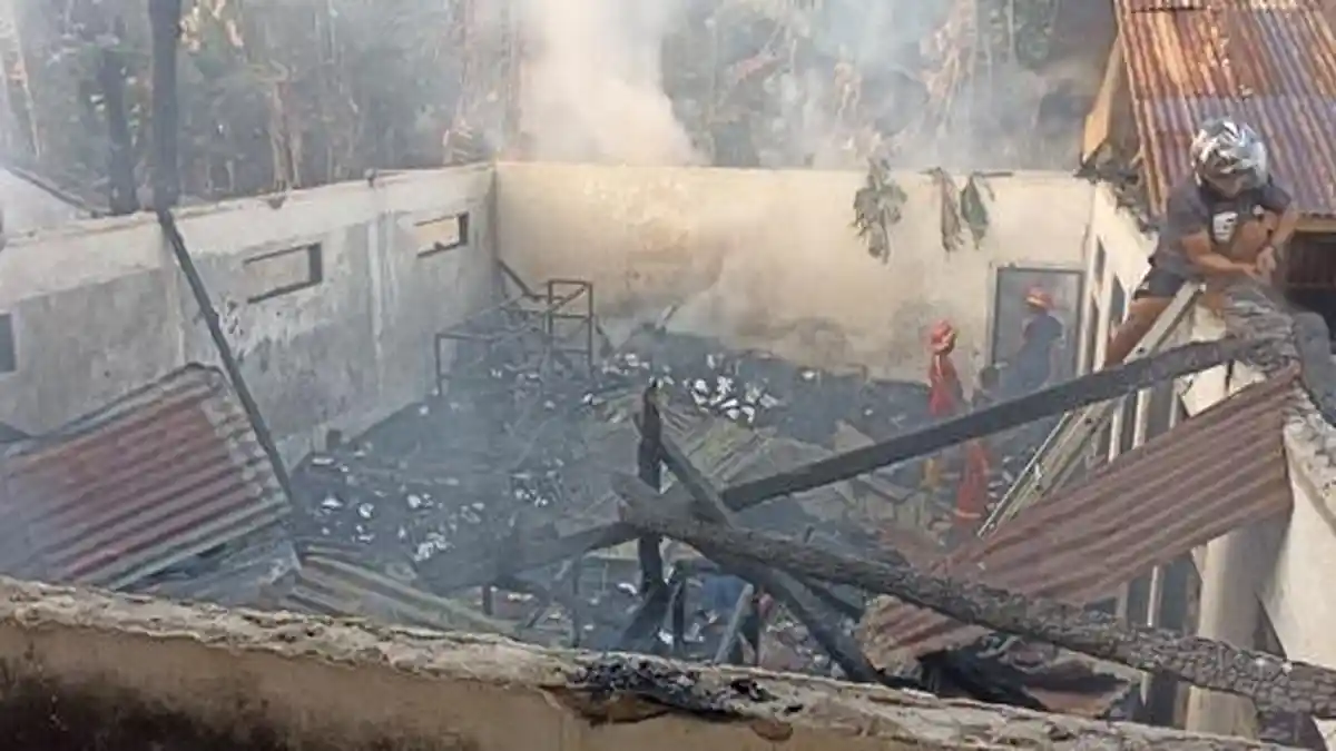BREAKING NEWS: Bangunan SMP Negeri 1 dan 2 Ende Terbakar