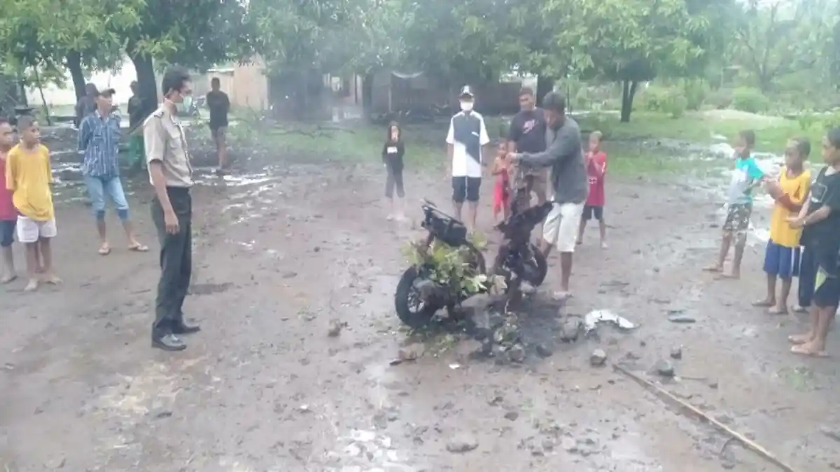Tegur Pemilik Motor Bising, Tukang Parkir Area Wisata Bima Dibacok