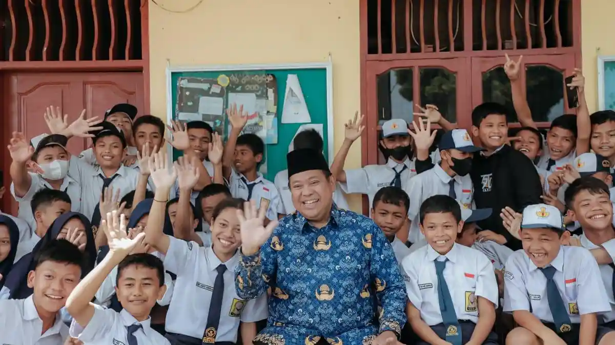 Bupati Dairi Eddy Berutu Hadiri Pentas Seni dan Pelepasan Siswa SMP 3 Sidikalang