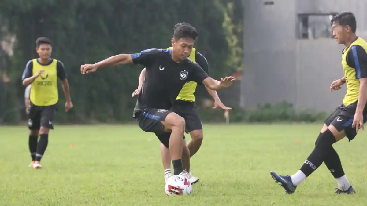 Diposisikan Sebagai Bek Tengah, Fullback PSIS Ini Beri Penjelasan Berkelas