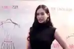 elvira-devinamira-di-acara-fashion-show-film_20170301_140302.jpg