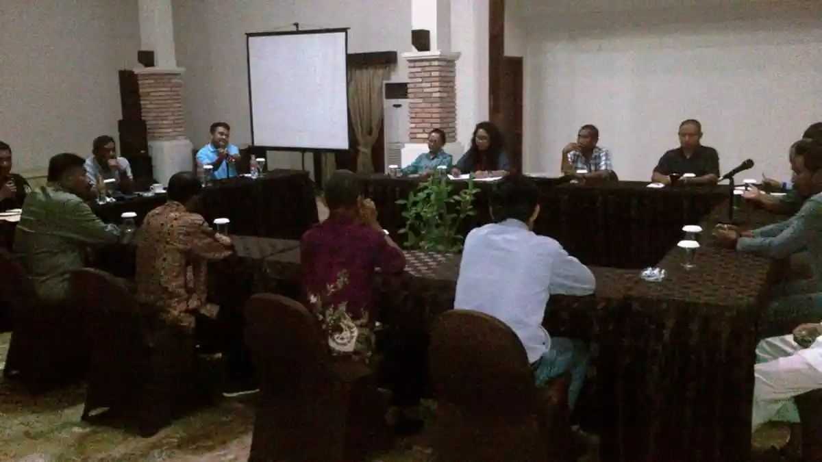 Camat Sijuk Gelar Pertemuan Antara Pedagang dan PT Ranati