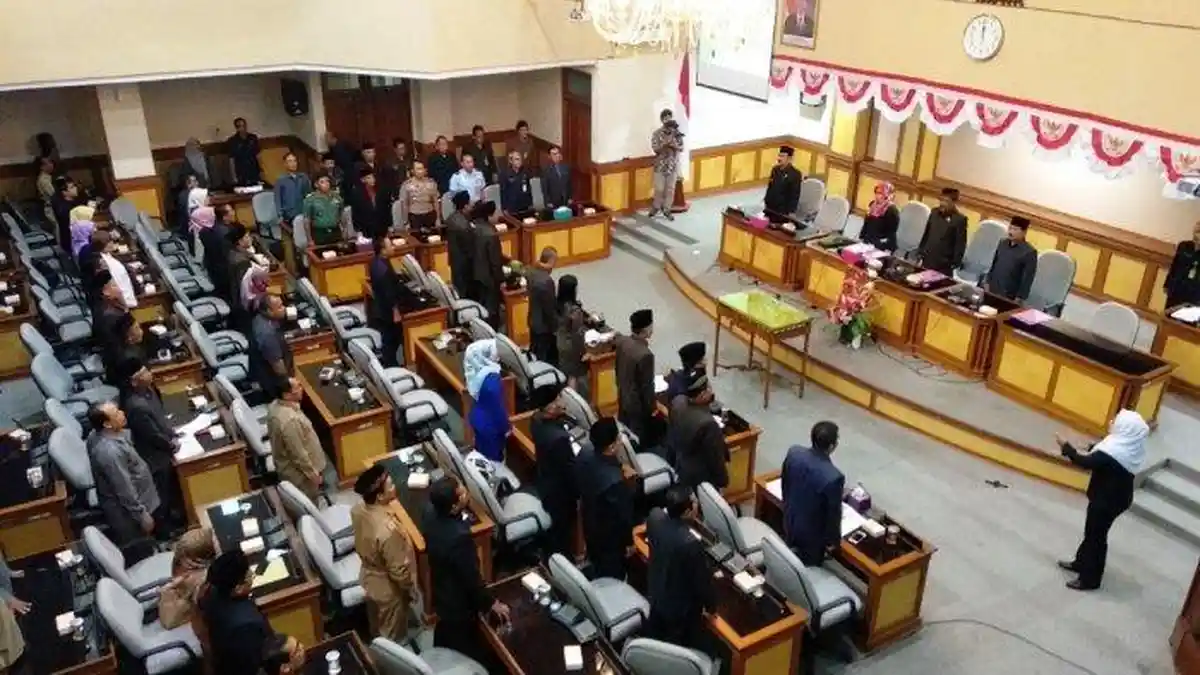 Sidang Paripurna DPRD Kulon Progo untuk Melepas Bupati Hasto Jadi Kepala BKKBN Diwarnai Air Mata