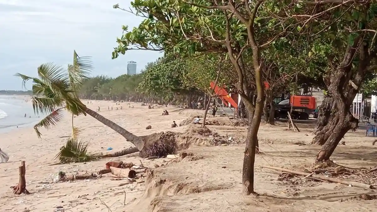 Abrasi di Pantai Kuta Semakin Parah, Air Pasang Saat Purnama Menggerus Lahan 