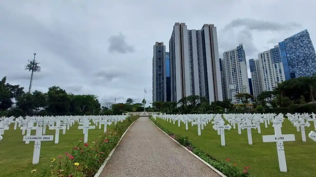 Tertata Rapih dan Bersih, Rahasia di Balik Keindahan Taman Makam Kehormatan Belanda di Menteng Pulo
