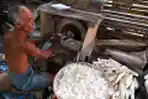 Produksi Keripik Singkong Pak Ade