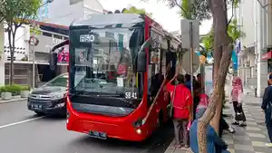 Suroboyo-Bus-melintas-di-Jalan-Tunjungan-Surabaya.jpg