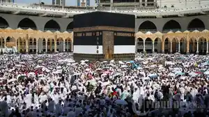 jemaah-menjalankan-ibadah-haji-di-depan-kabah-di-masjidil-haram-arab-saudi.jpg