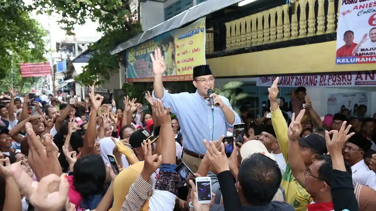 Ribuan Pendukung Anies - Sandi Kumpul di GOR Soemantri