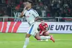 Makna Selebrasi Gol Winger Arema FC di GBK yang Buat Heboh Bench Pemain Persija Jakarta