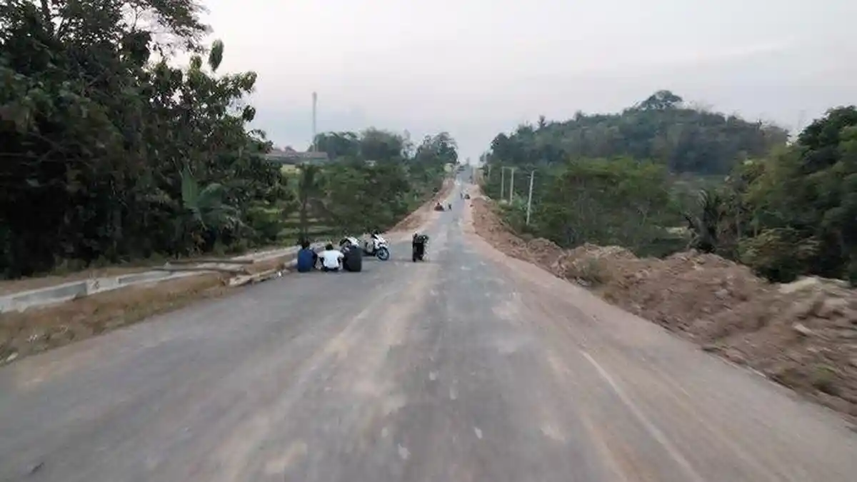 Penonton Balap Liar Tewas Ketubruk Motor Joki: SW, Umur 18 Tahun